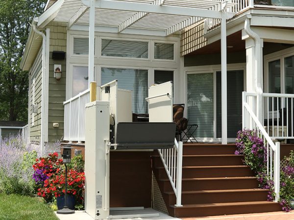 vertical-platform-lift-bruno-residential-porch-up-by-steps-top-gate-open